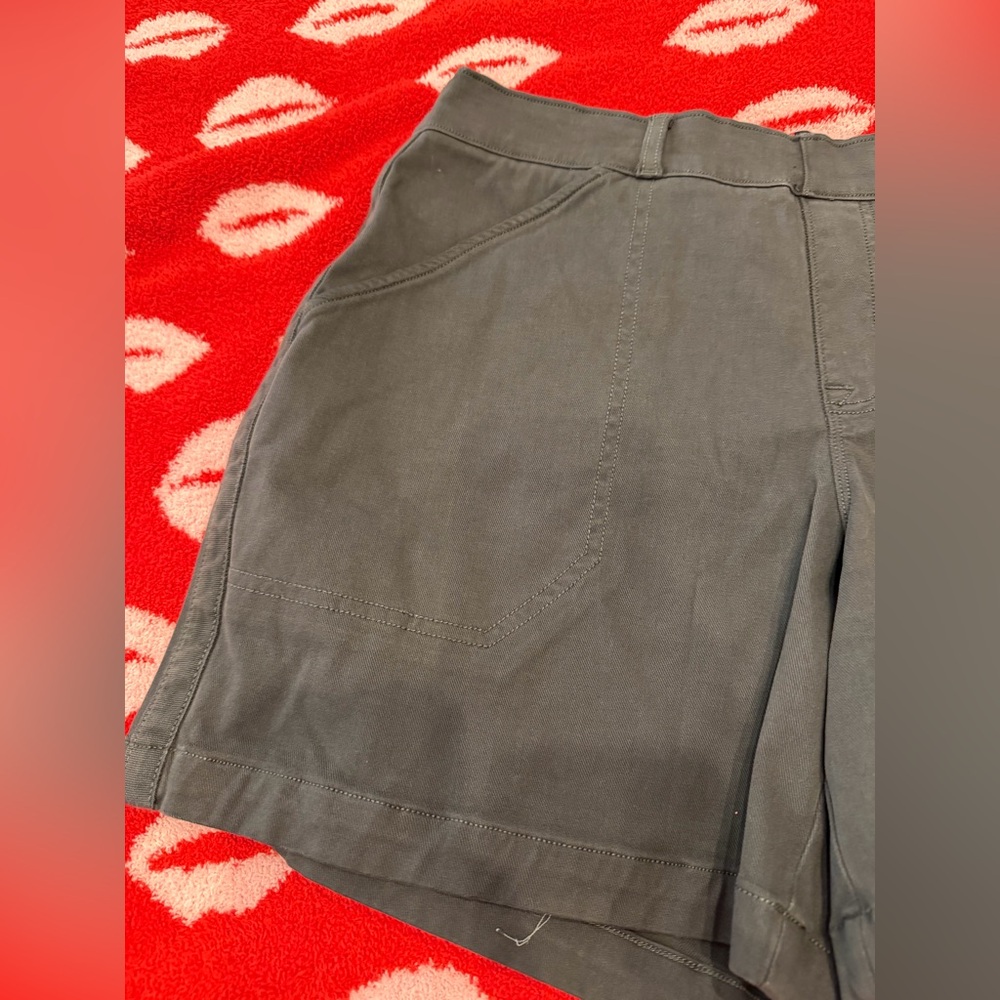 SPANX Women's Charcoal Cargo Shorts - Picture 7 of 7